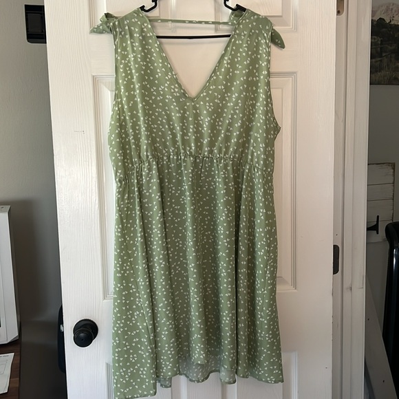 Green 3XL Dress - Picture 3 of 3